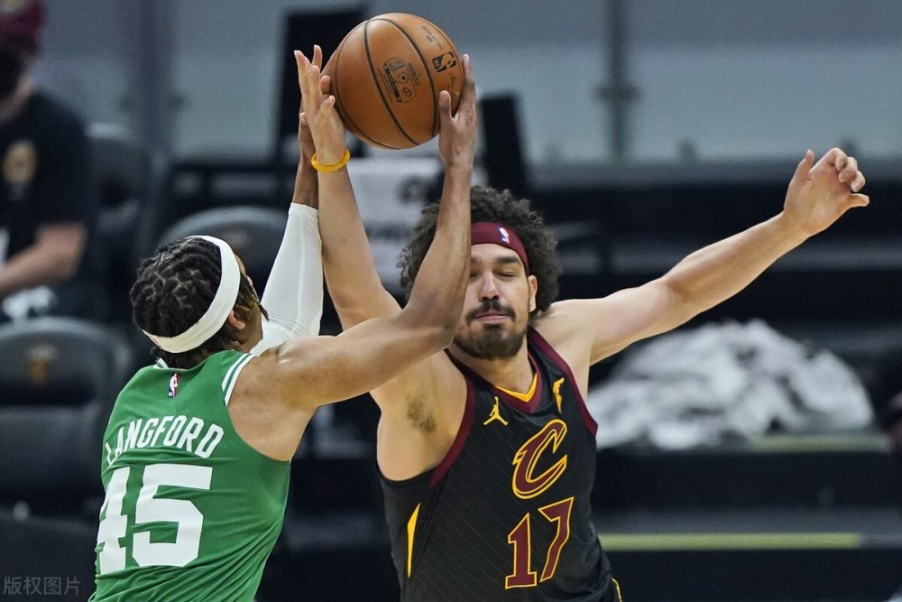  恩比德复出砍35分，76人胜热火  