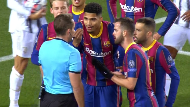  意甲裁判，争议判罚引发舆论风暴  