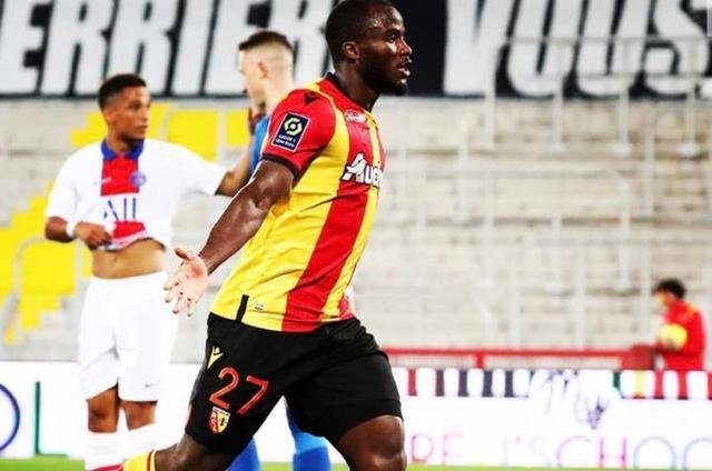  朗斯门将神扑零封大巴黎创历史  