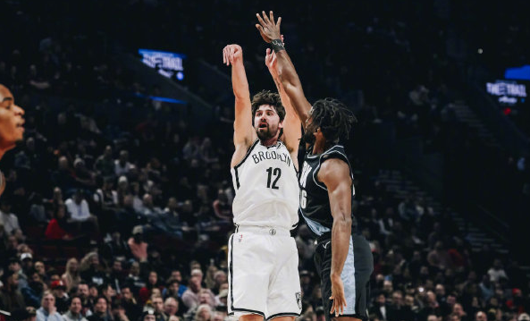  杜兰特末节独得16分太阳逆转击败开拓者  